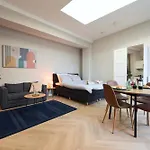 La Suite Number 1