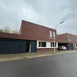 Modern House With 3 Bedrooms