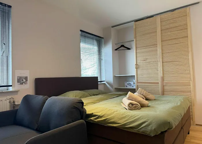 The Cozy Nest Stylish And Serene City Studio