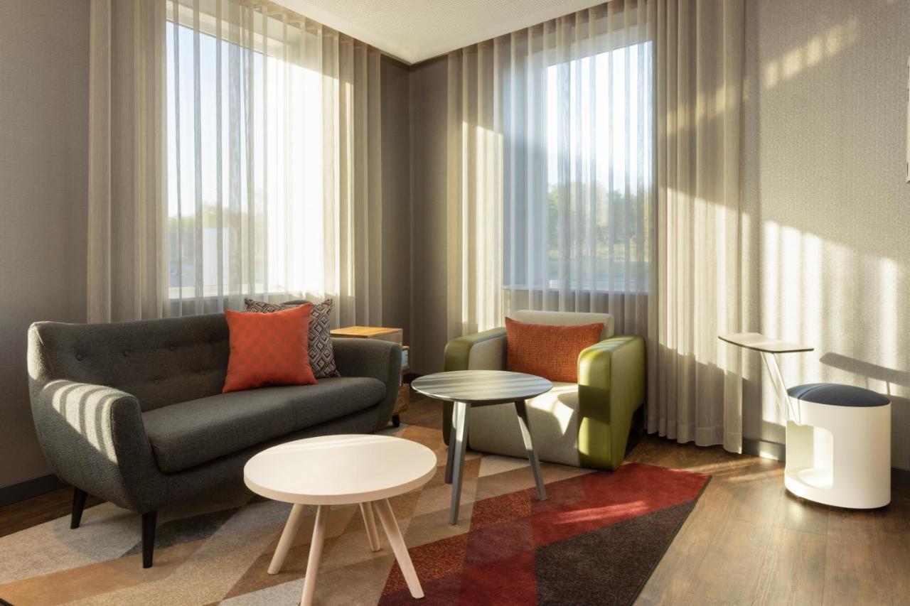 - Airport By Ihg Eindhoven