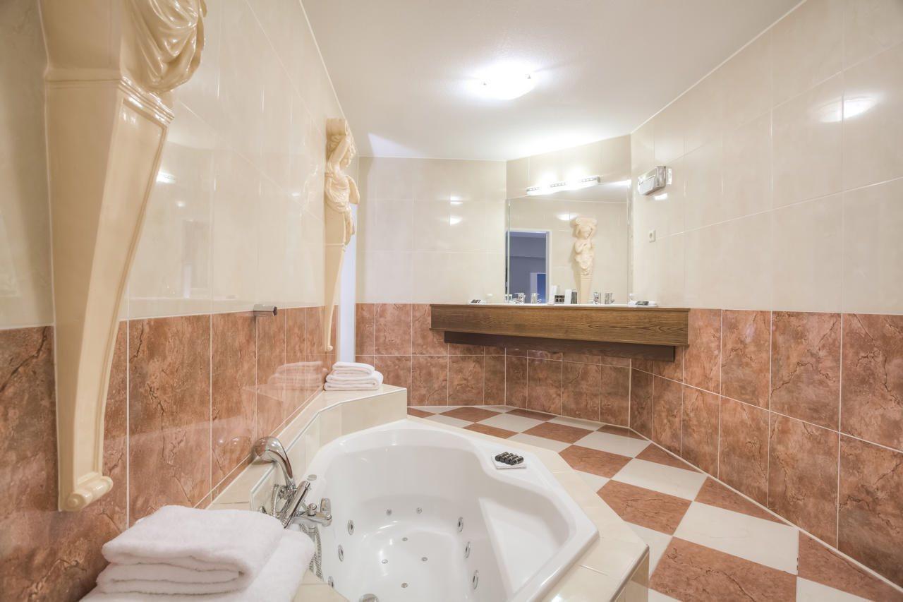 Leonardo Center Former Crown Hotel 4*