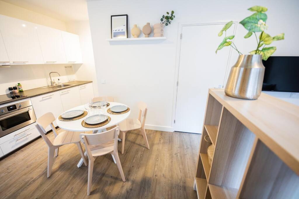 Magnificent Two Bedroom - Sd23m Apartment *