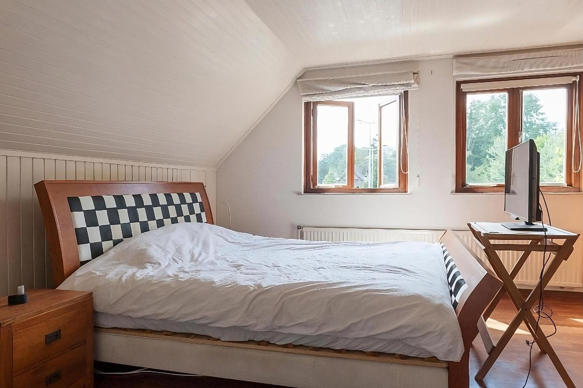 Homestay First Floor With Bedroom Bathroom Kitchen Office In Near Tue And Centre *