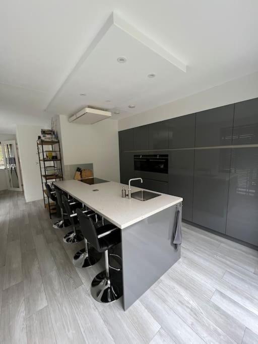 Modern House With 3 Bedrooms *