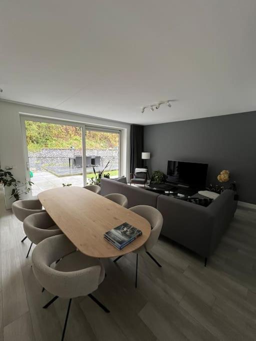 Modern House With 3 Bedrooms Villa *