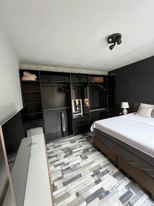 Modern House With 3 Bedrooms *