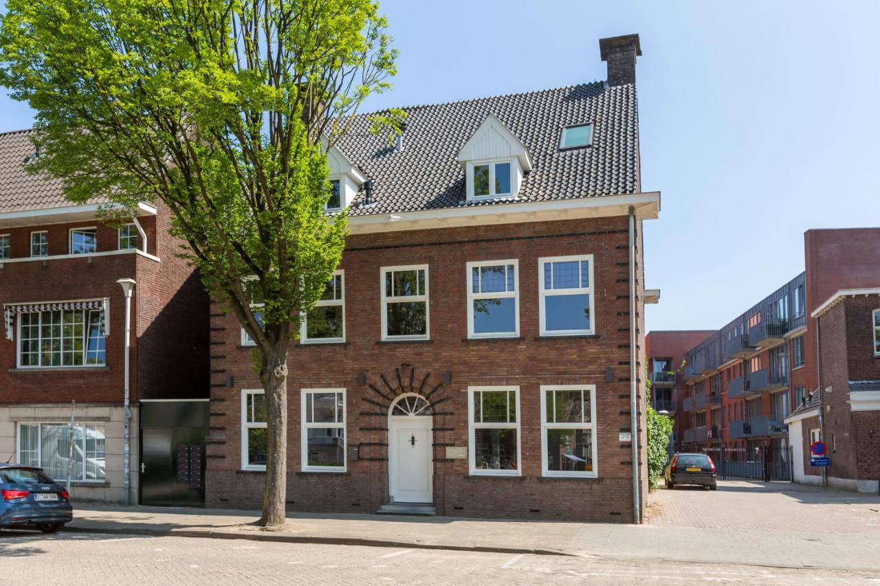 Book & * Eindhoven
