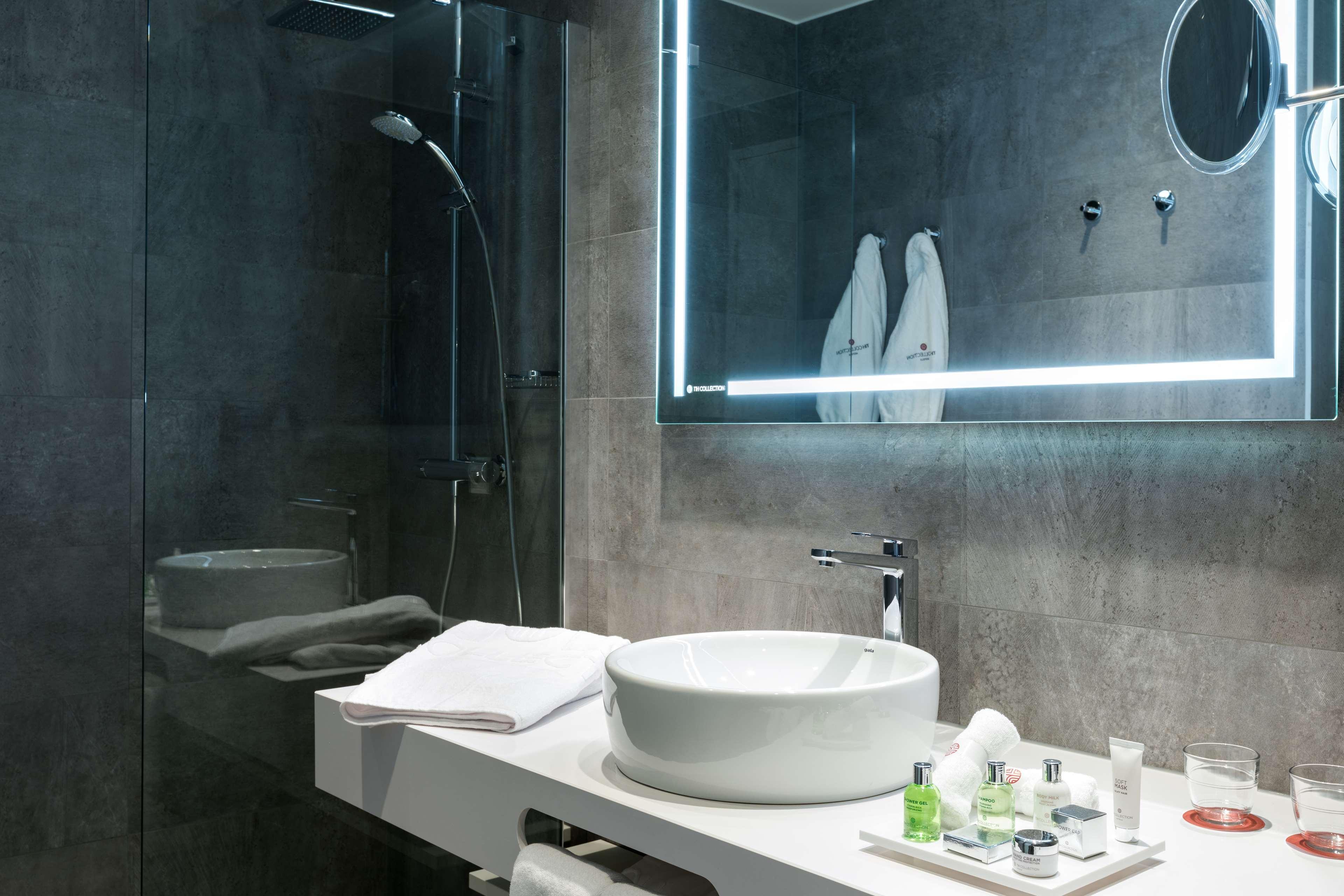 Nh Collection Centre Hotel 5*