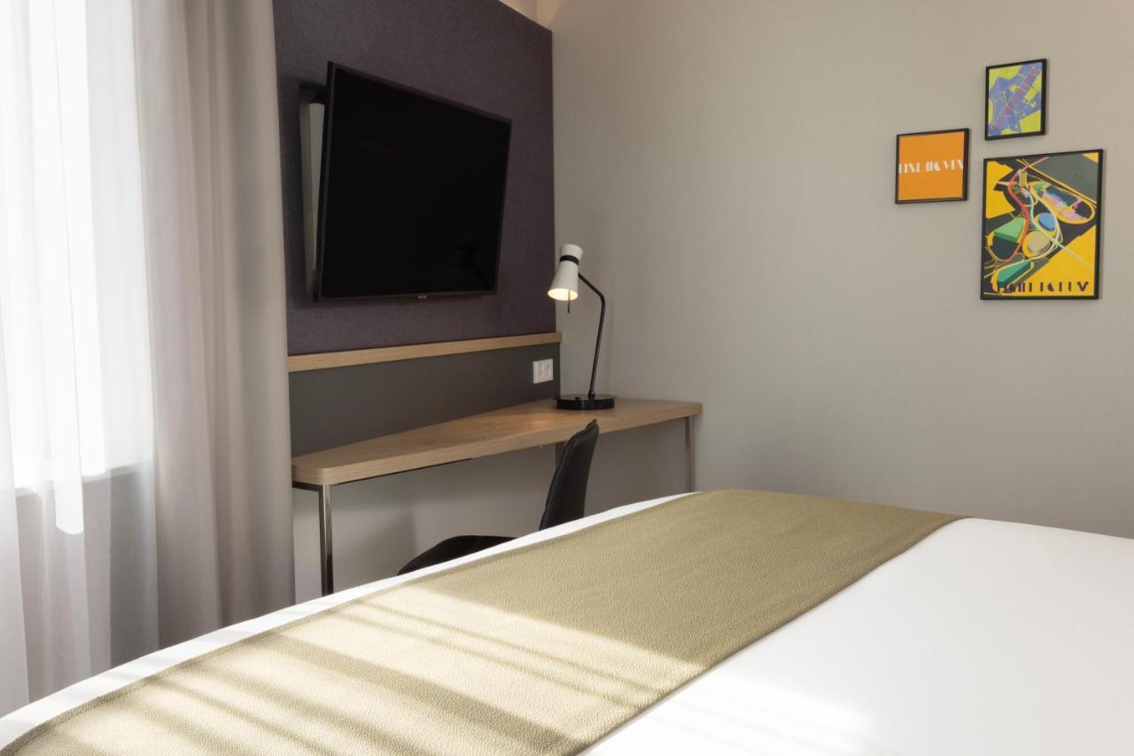 Hotel - Airport By Ihg 4*