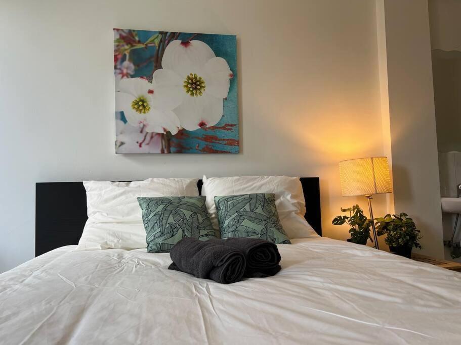 Appartement 101 - - By T&s *