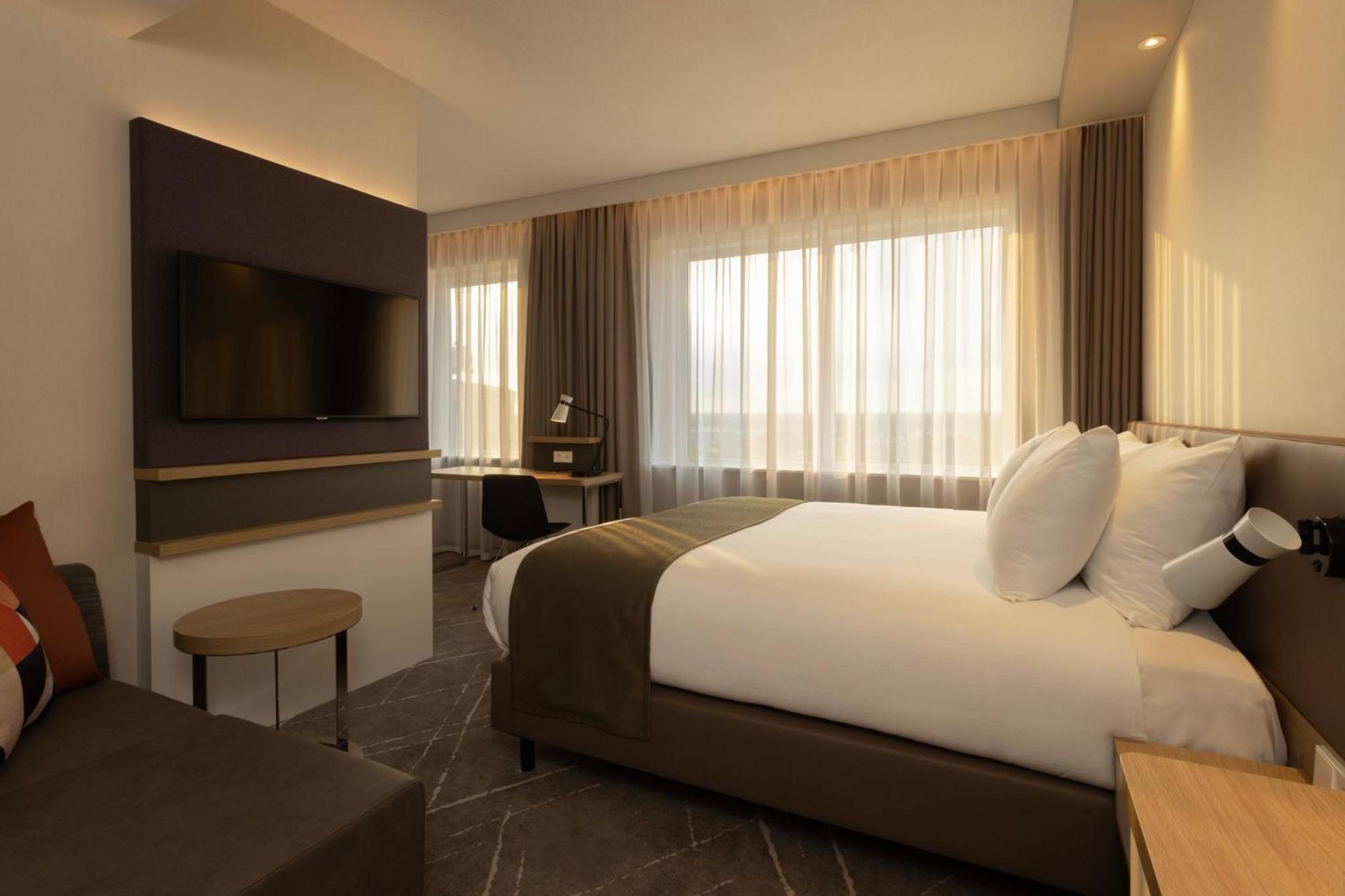 - Airport By Ihg Hotel 4*
