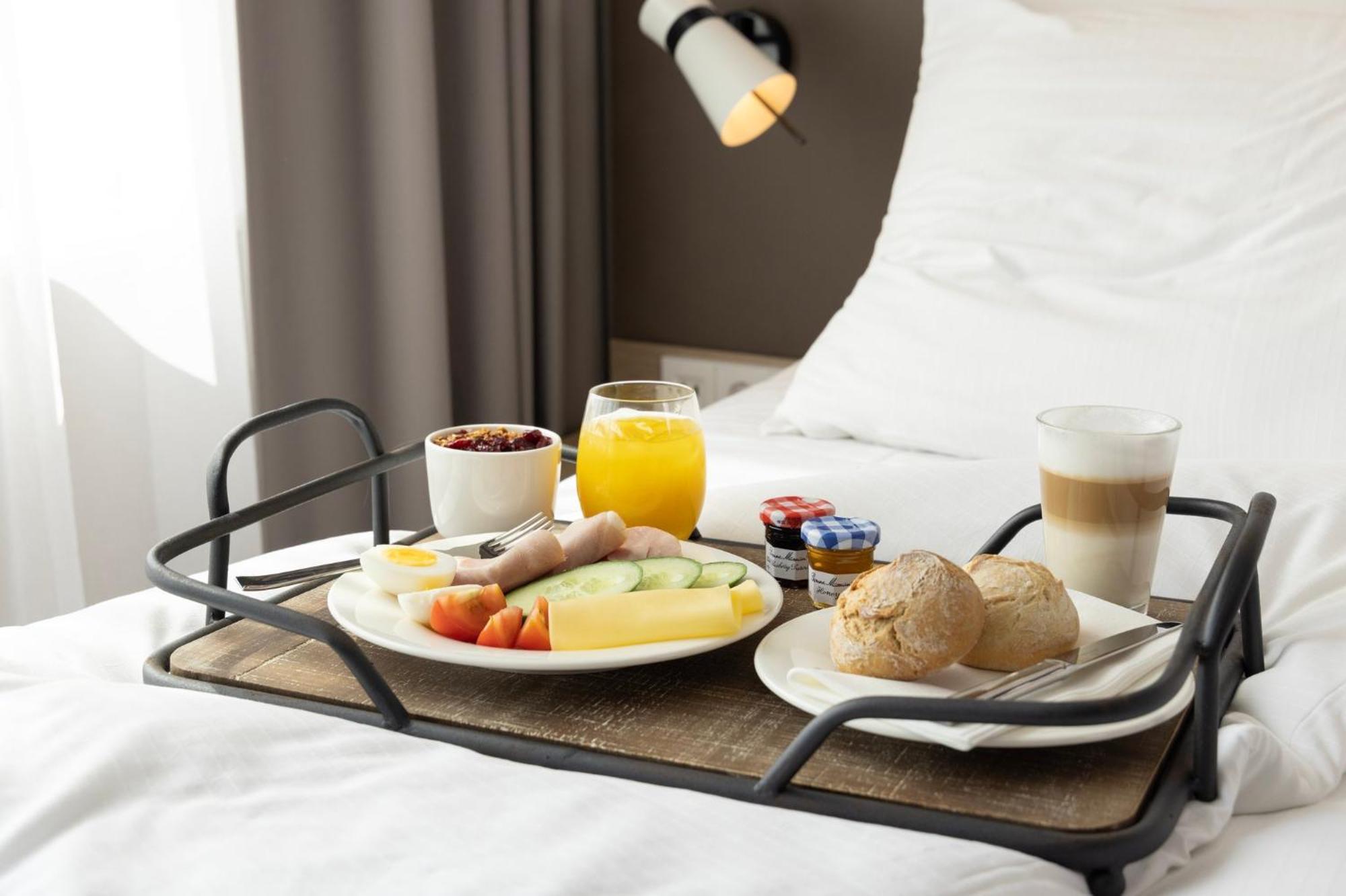 - Airport By Ihg Eindhoven