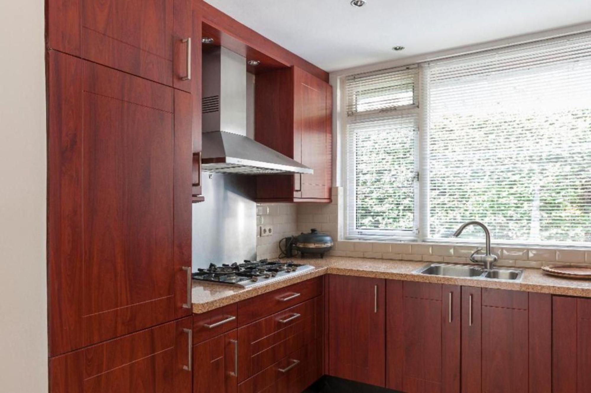 Séjour chez l'habitant Ground Floor And Twin Bedroom In Luxurious With Beautiful Garden Very Near Tue And Centre