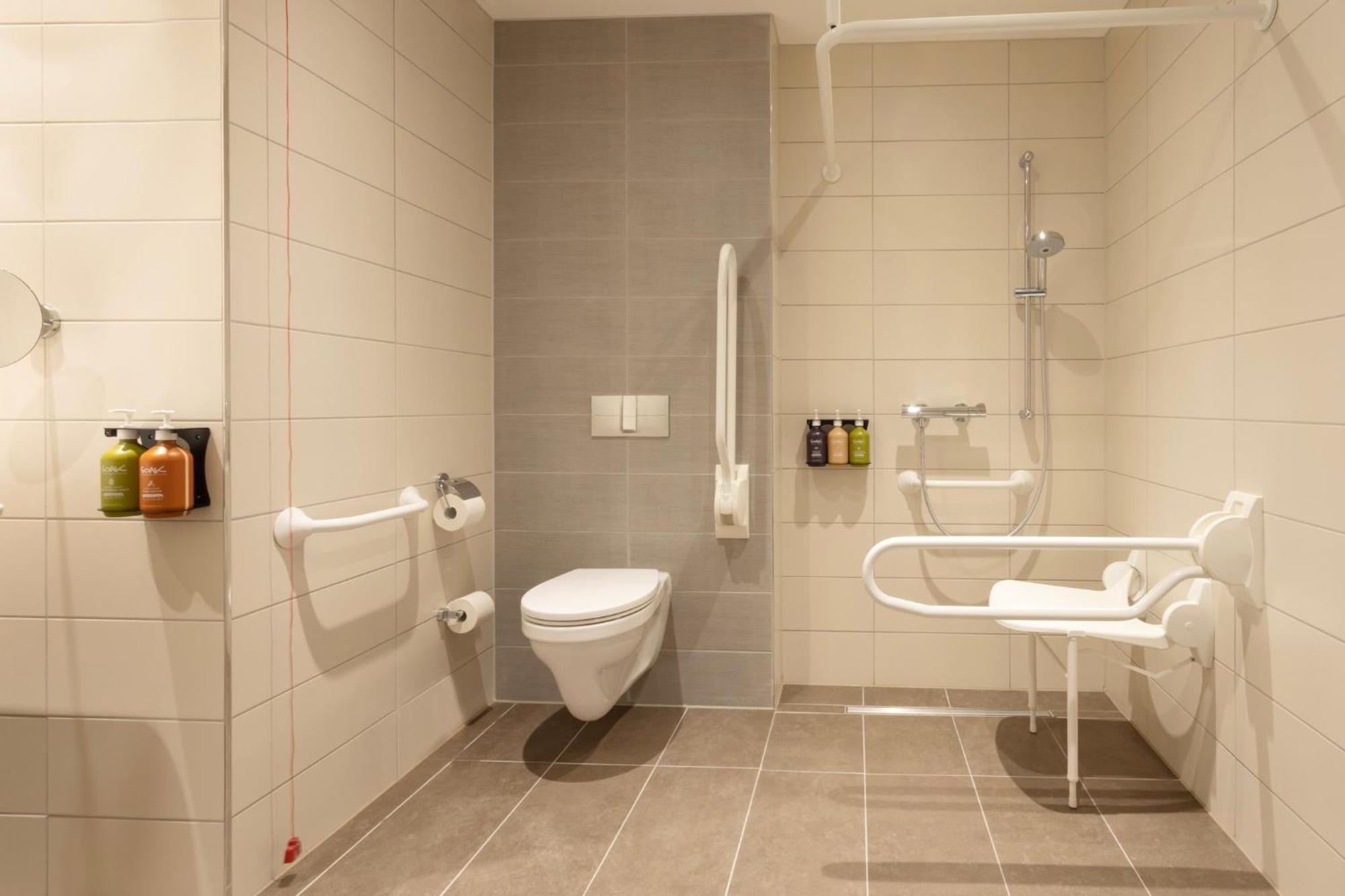 Hotel - Airport By Ihg 4*