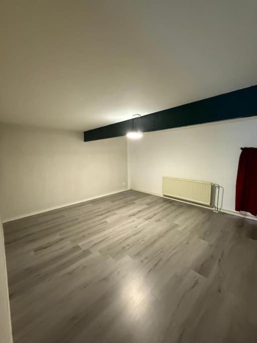 Expats House 2 *