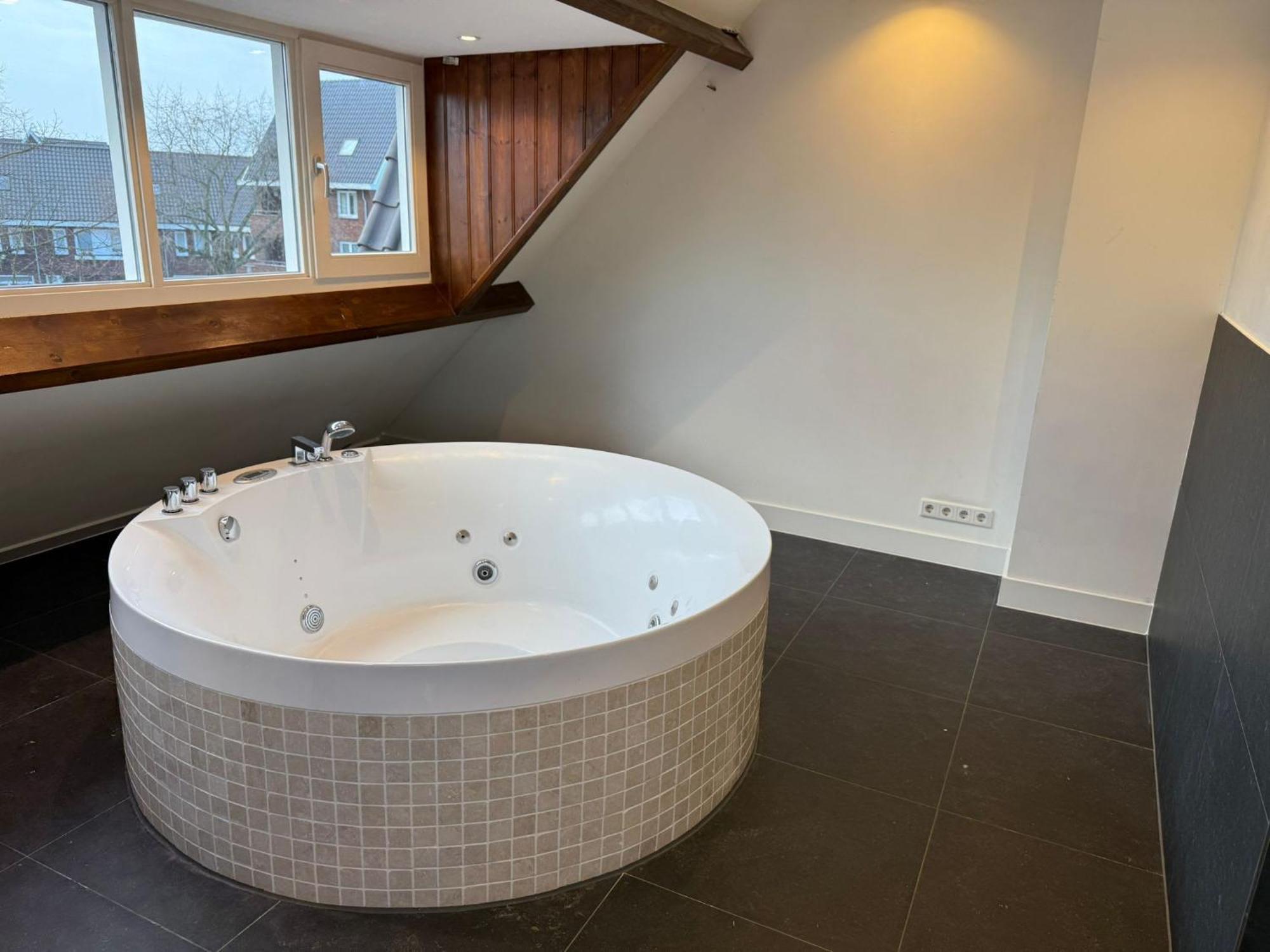 Stylish 1-bedroom In Eindhoven