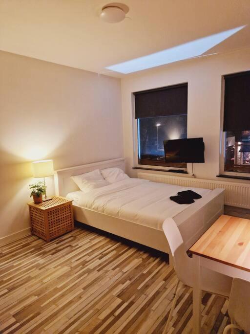 Appartement Private 202 - - By T&s. *