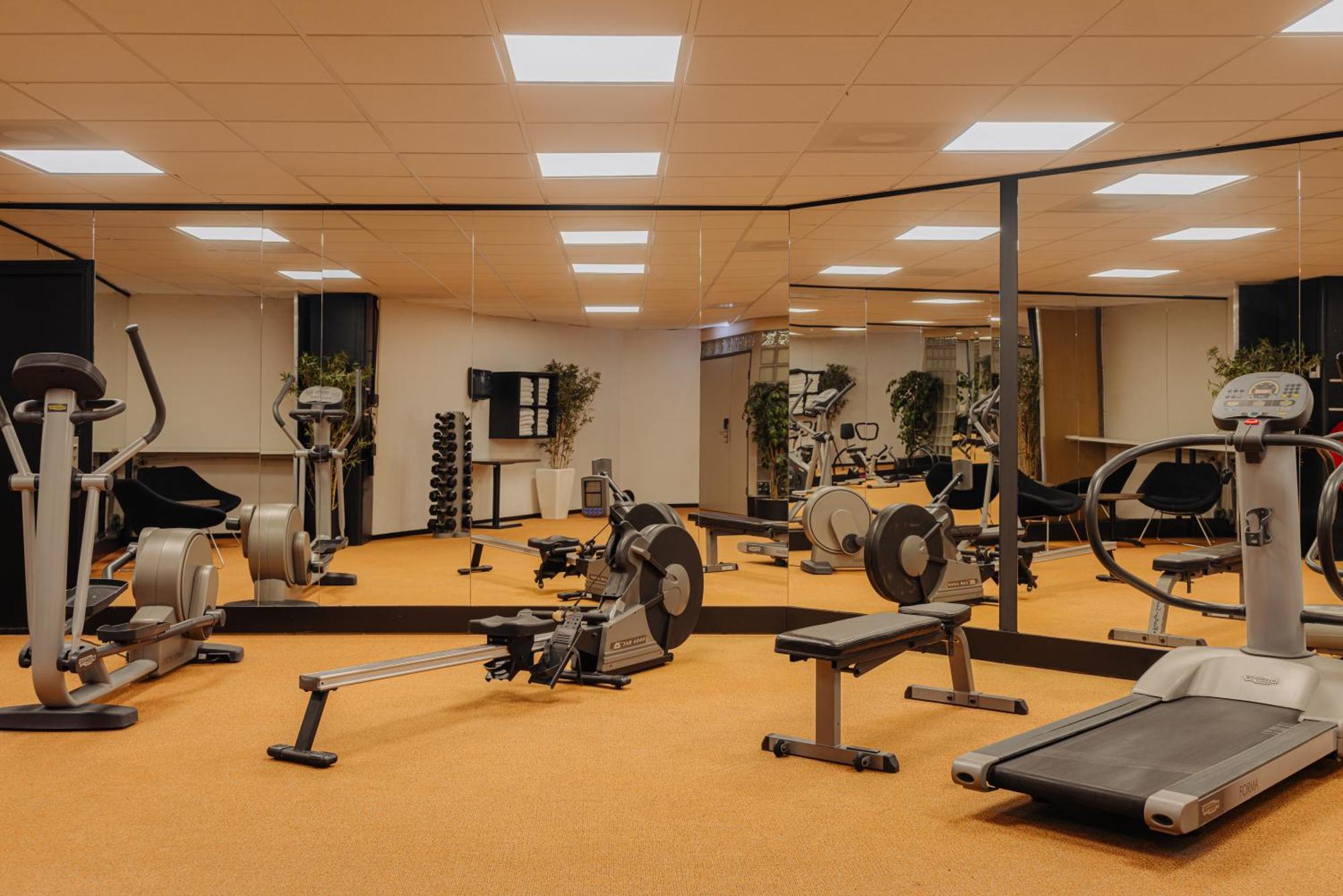 Crown Centre 4*