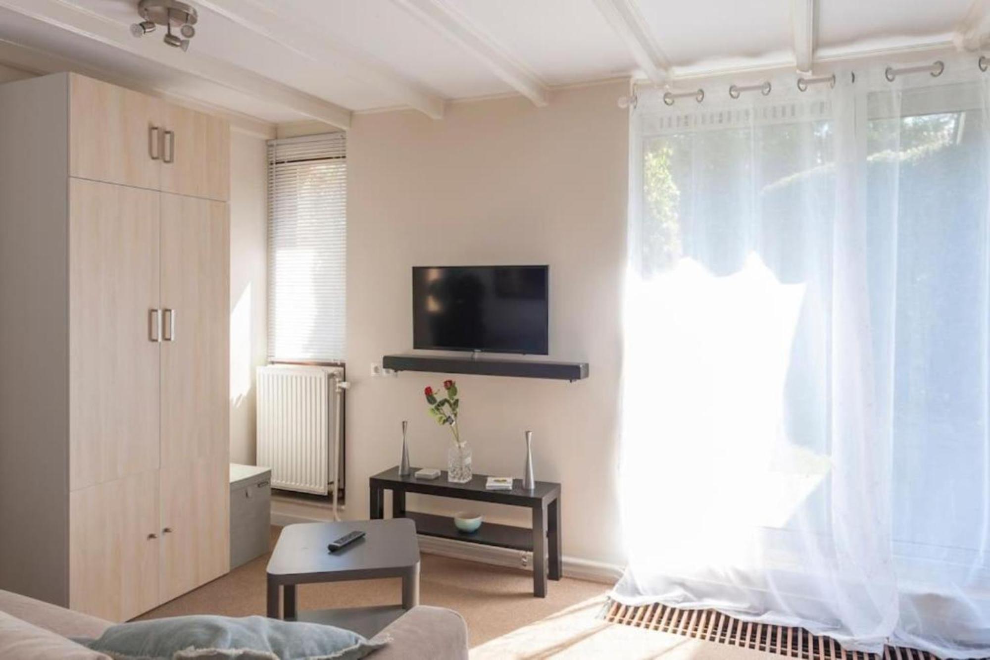 Appartement Front In With Priv. Entry/garden At Tue
