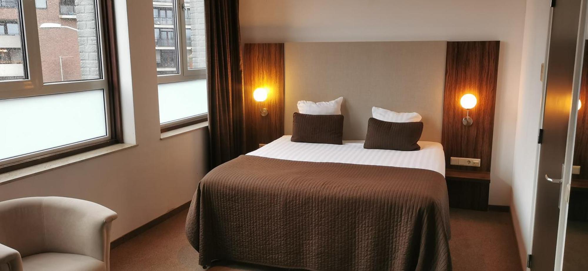 Hotel La Reine 3*